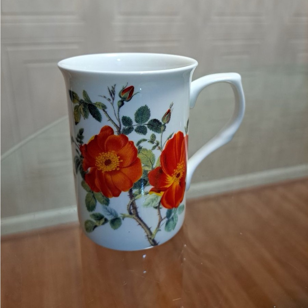 - Brand New Beutiful Multicolor Floral Stechcol Mug .
